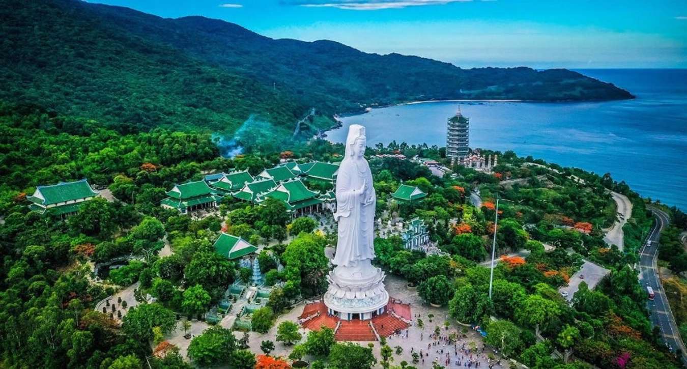 https://landviettourist.com/tour/tour-da-nang-3-ngay-2-dem-ban-dao-son-tra-rung-dua-bay-mau-pho-co-hoi-an-ba-na-hills-ngu-hanh-son-cau-tinh-yeu-2/